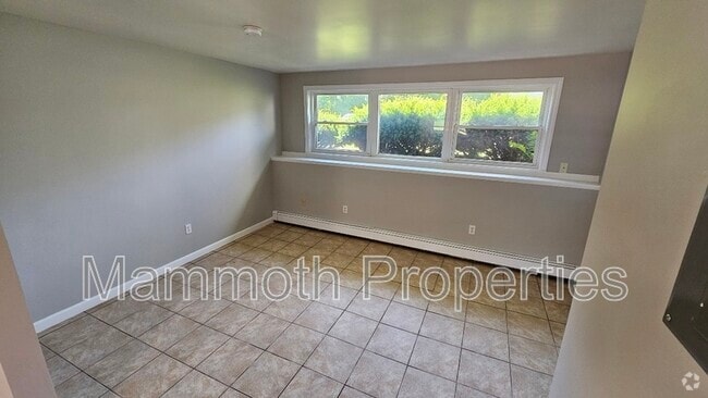 Building Photo - 58 Old Concord Turnpike Unit 1 Rental