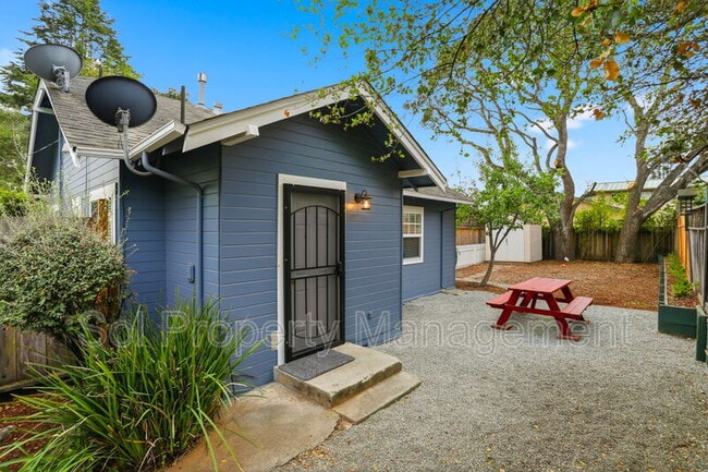 Photo - 2625 Howe St