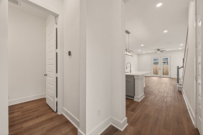 Photo - 1502 Hussion St