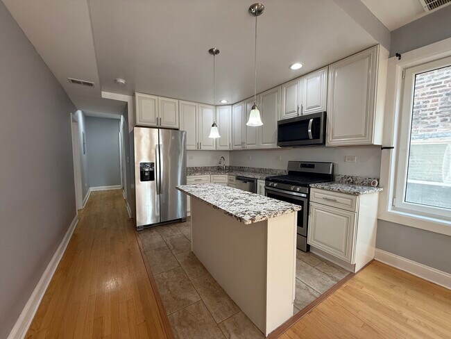 Photo - 2449 N Ridgeway Ave Unit 2