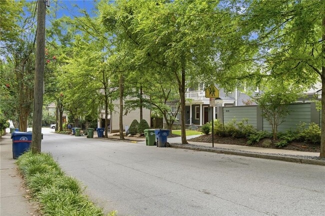 Photo - 417 8th St NE
