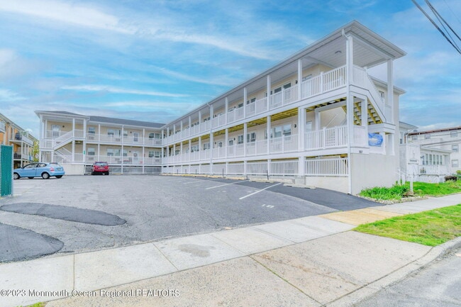 Photo - 107 McCabe Ave Unidad 308