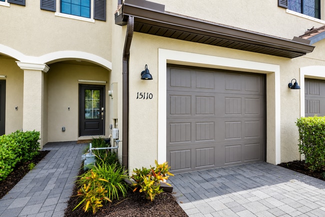 Photo - PHENOMENAL 3 BEDROOM TOWNHOME - LORRAINE LAKES LAKEWOOD RANCH! MOVE IN READY! ANNUAL LEASE!