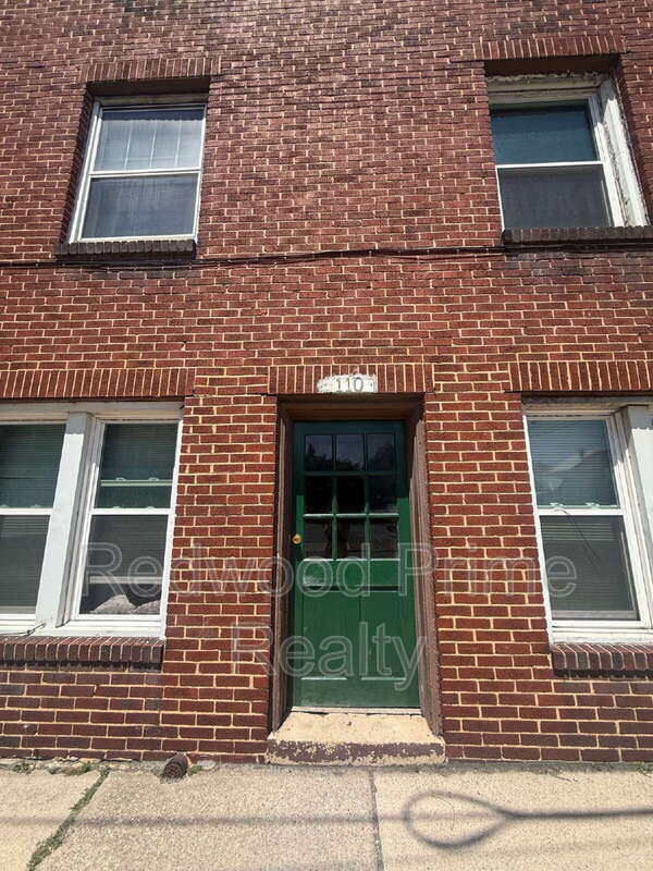 Building Photo - 110 S Lloyd St Unit Apt. #5
