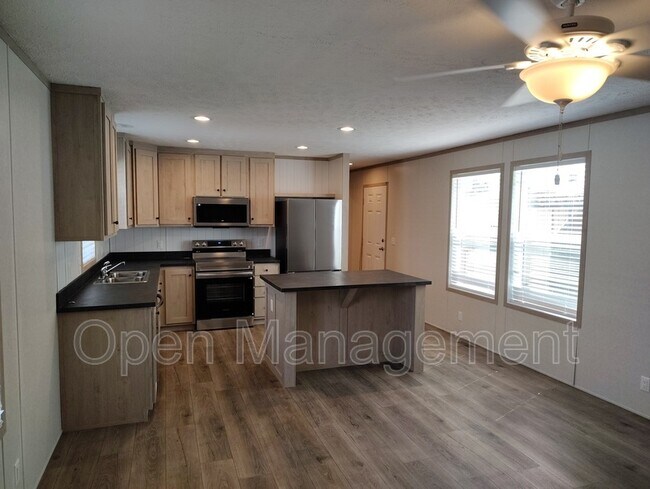 Photo - 140 Lee Ann Ln