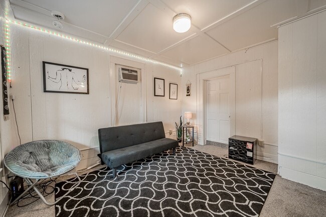 Photo - 719/721/723 Naomi St Unit 719