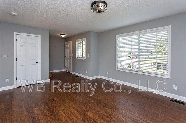 Photo - 710 SE Murphy Dr