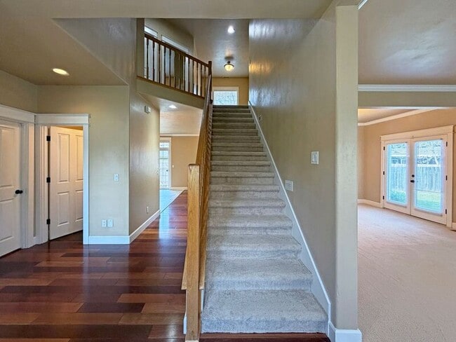 Photo - 520 Honeysuckle Ln