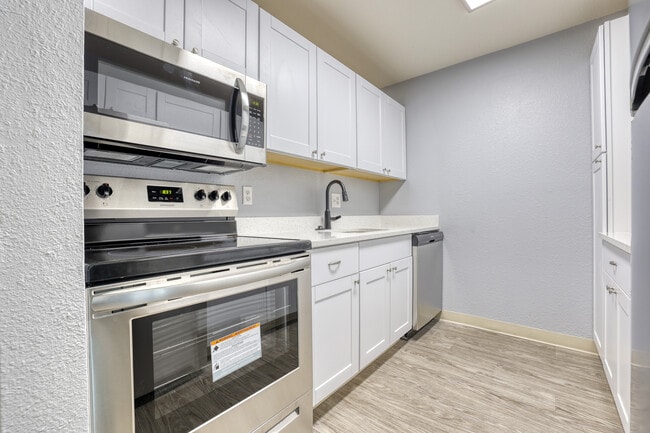 Building Photo - Curtis Meadow