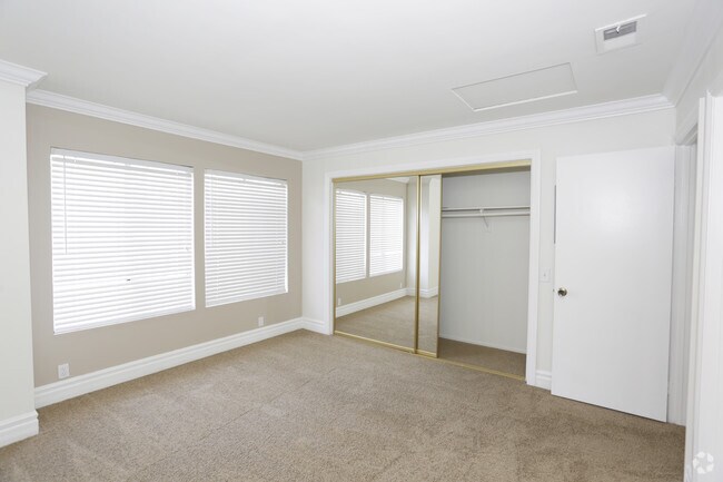 1BR,1BA - 713 SF
