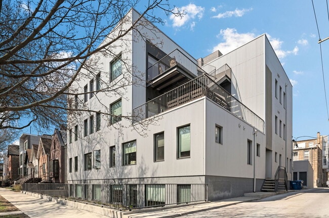 Building Photo - 2016 W Rice St