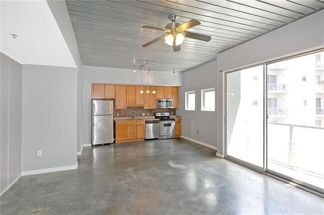 620 Glen Iris Dr NE Unit 325