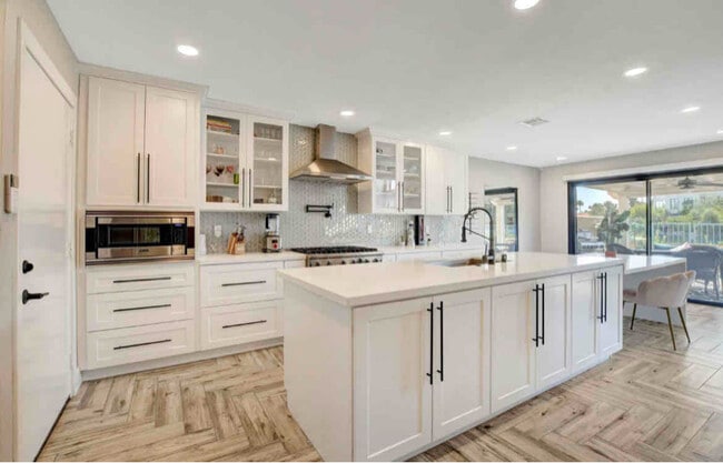 2637 Seashore Dr
