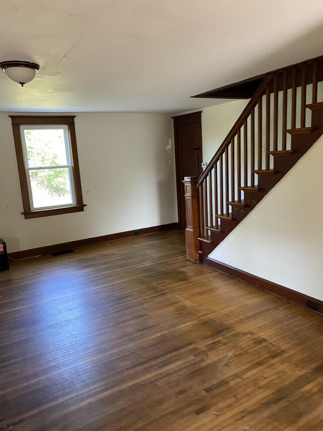 Photo - 7093 NY-104