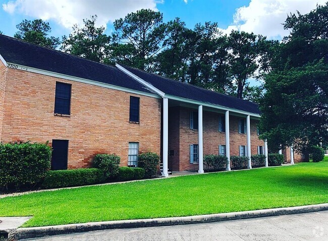 Building Photo - 3700 Pine Manor Ln Unit 10 Rental