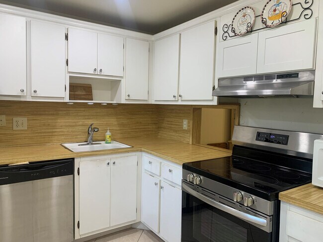 Photo - 3499 Oaks Way Unit 607