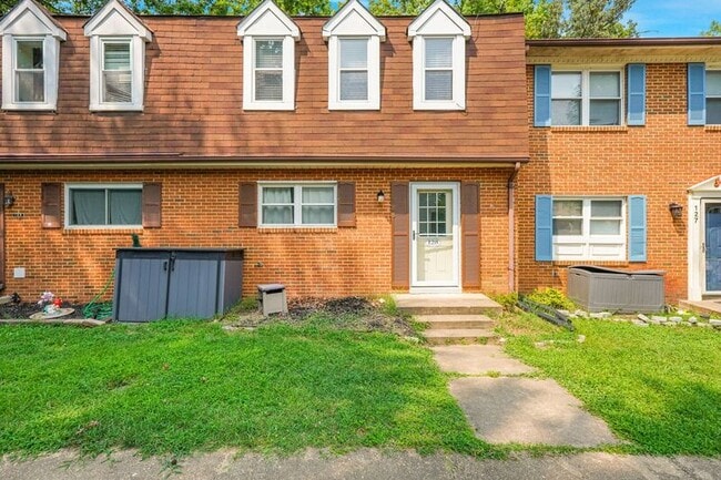 Building Photo - 128 Kings Mill Dr
