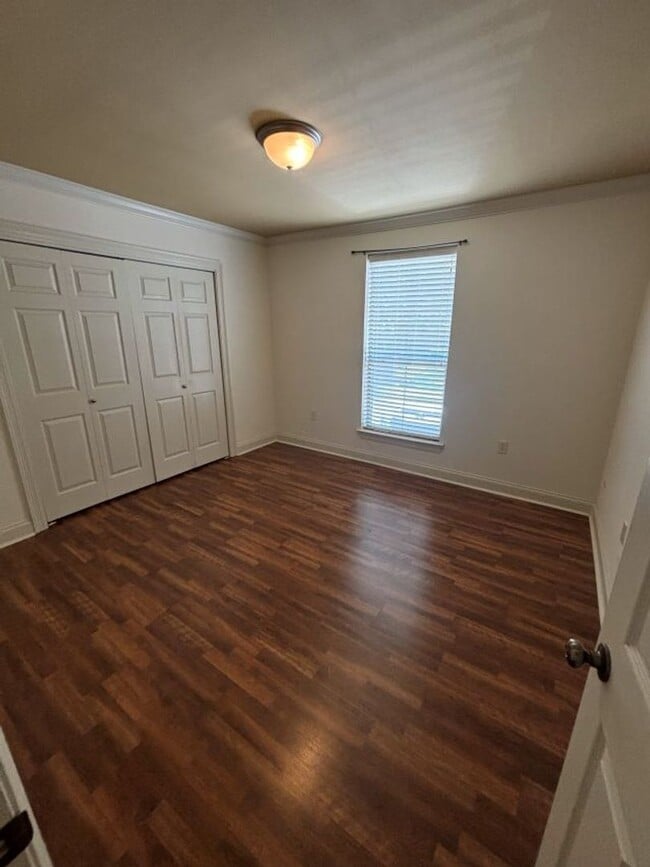 Photo - 1290 Park Blvd