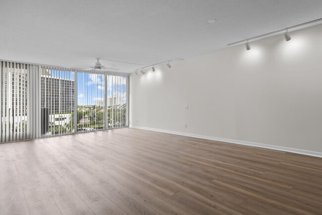 Photo - 4750 S Ocean Blvd Unidad 502