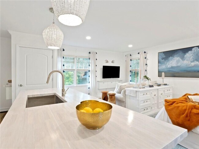 Photo - 325 Sinclair Ave NE