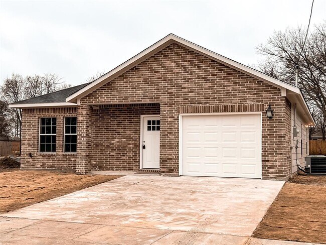 Photo - 4320 Spencer St