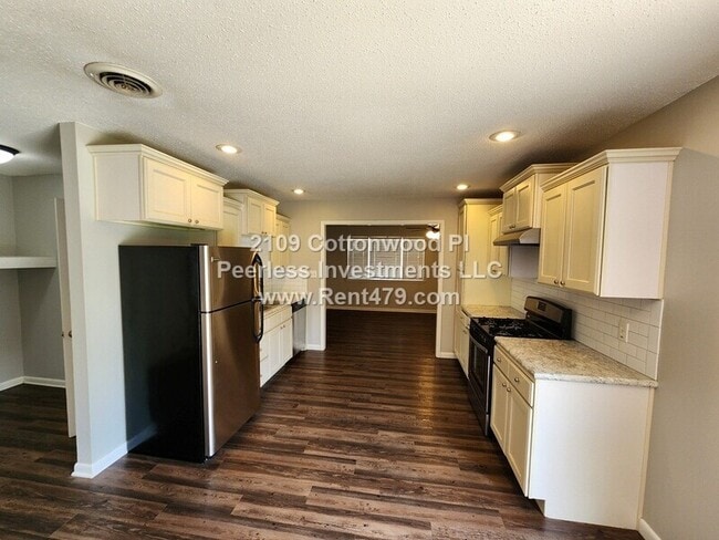 Photo - 2109 Cottonwood Pl