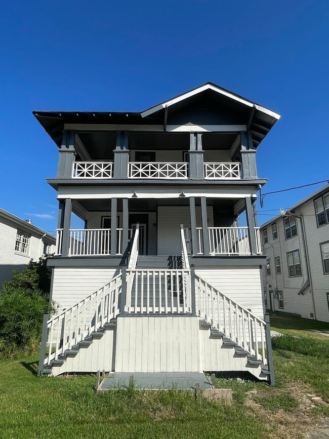 Building Photo - 6525 W End Blvd Unit B