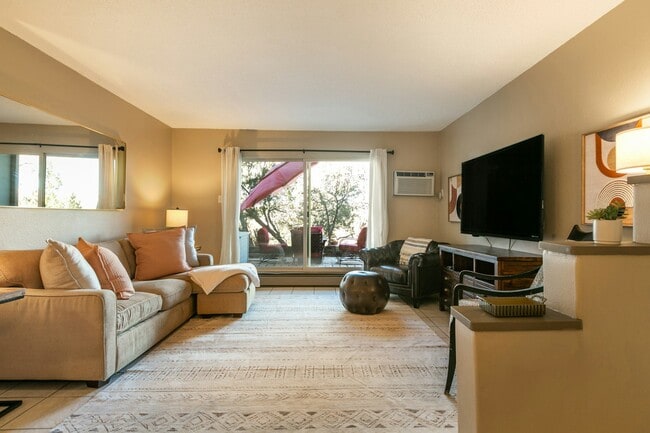 Building Photo - 159 K Calle Ojo Feliz Unit 1