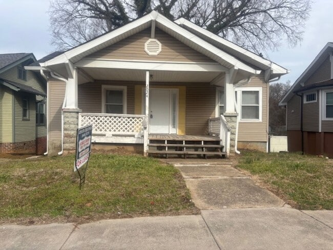 Building Photo - Knoxville 37920 - 3 bedroom 2 bath - call Howard Grower 865-705-0969