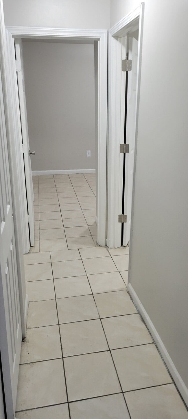 Photo - 1043 Mount St