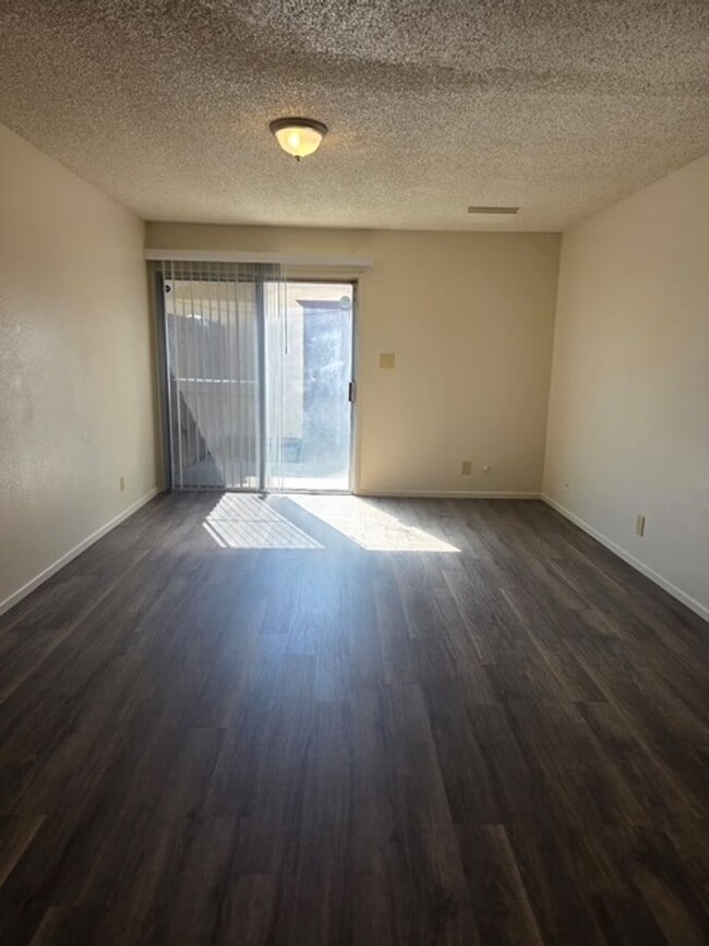 Photo - 5901 Ming Ave Unidad 3