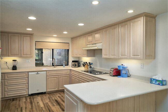 84 Presidio Pl
