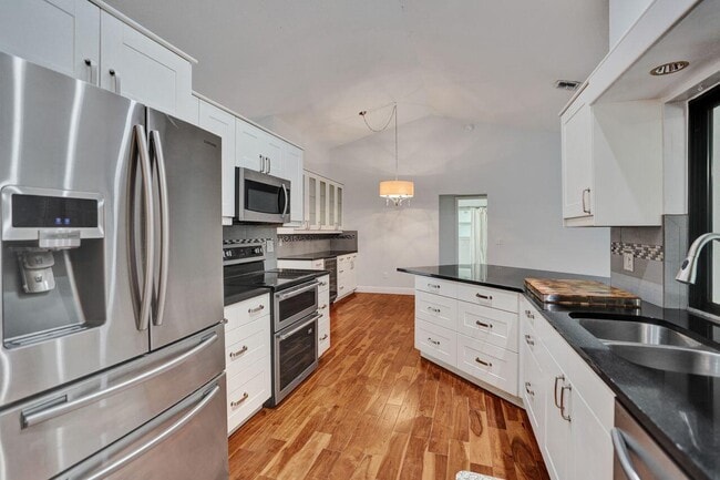 Photo - 1283 Barnstaple Cir