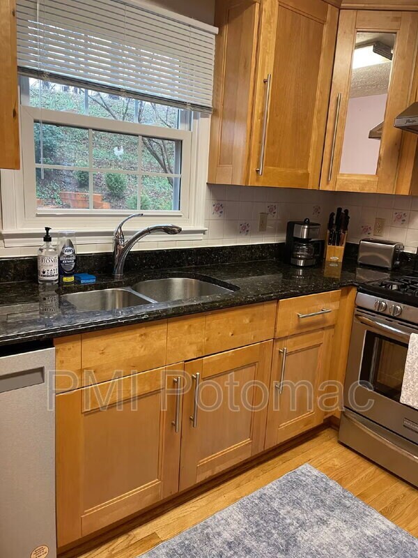 1917 Agate Dr