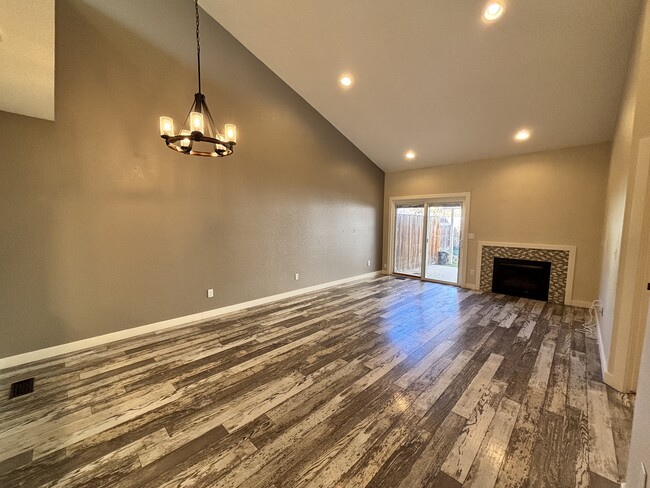 Photo - 562 S Curtis Rd Townhome