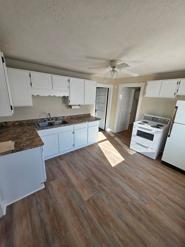 Photo - ? 2 Bed | 1 Bath | Fully Fenced Yard | Rent Ready! ?