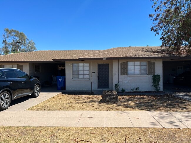 Building Photo - 223 E 2nd St