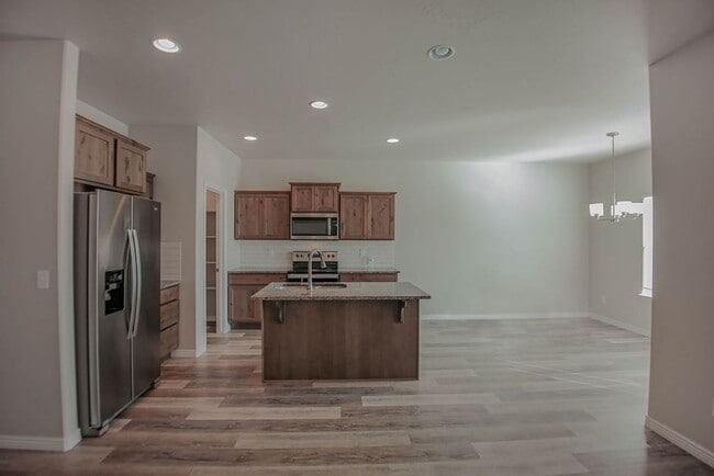 Photo - 735 Shadowleaf Ave