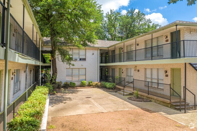 Photo - Gaston Flats