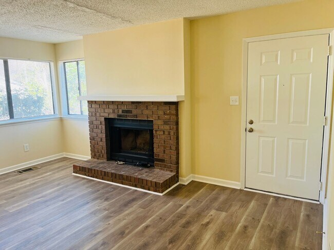 Photo - 13-15 Oakmount Dr Unit 15 Oakmount Drive