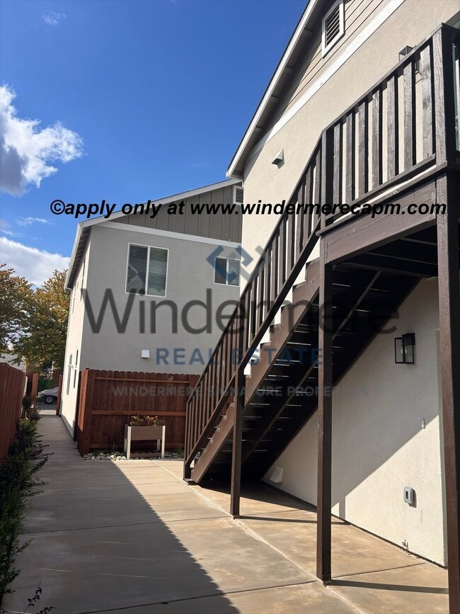 Building Photo - 5453br Unit 5453 #2