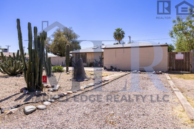 Photo - 3Bed/2Bath House at 19th Ave/Camelback! Move-In Ready on 06/11/2026! -- NO HOA! CORNER LOT!