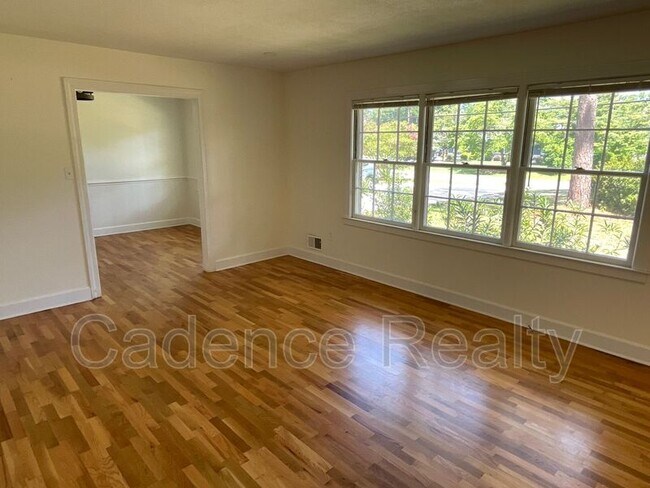 Photo - 114 Cardinal Dr S