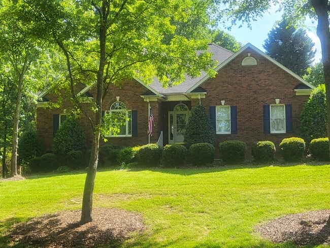 Building Photo - 2113 Fox Hunt Dr Rental
