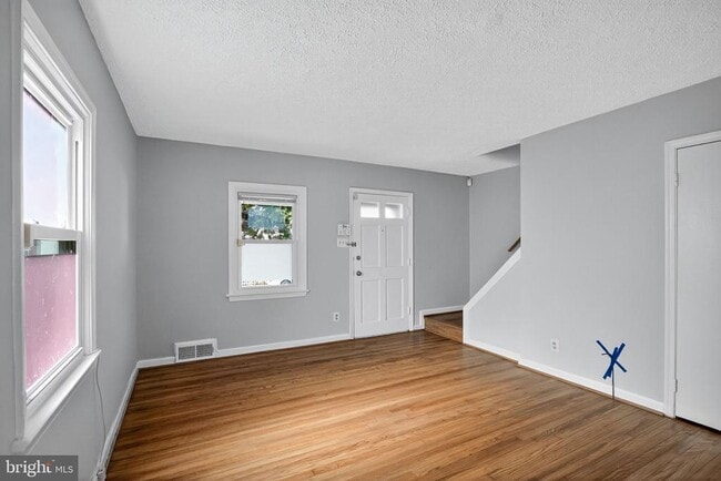 Photo - 303 S Wayne St