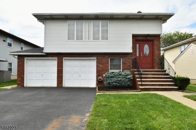 Building Photo - 28 Elmhurst St Unit 1