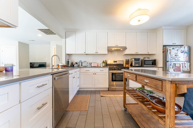 Photo - 1700 N Linden Ave