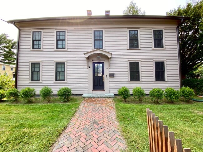 Photo - 206 Elm St Unidad 3