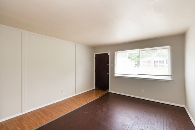 Photo - Lovely 3 Bedroom, 1 Bathroom Home