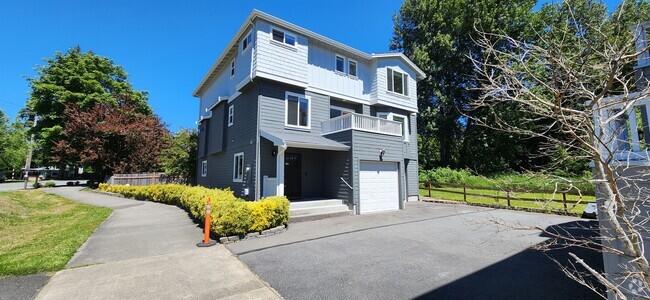 Building Photo - 1110 156th Ave SE Rental
